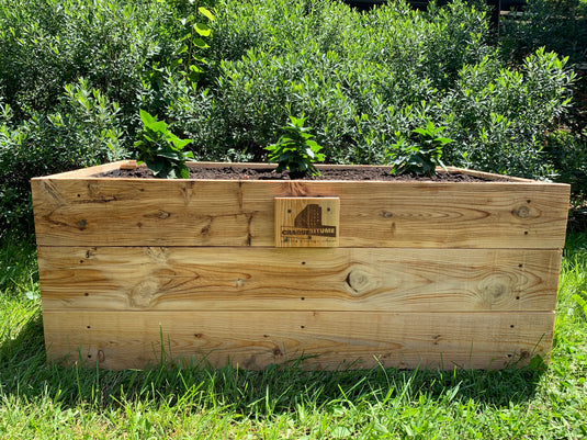Bac à jardinage en bois au sol