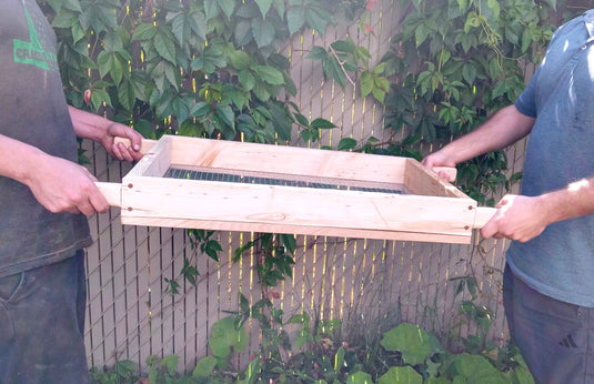 Tamis à compost en bois – artisanal